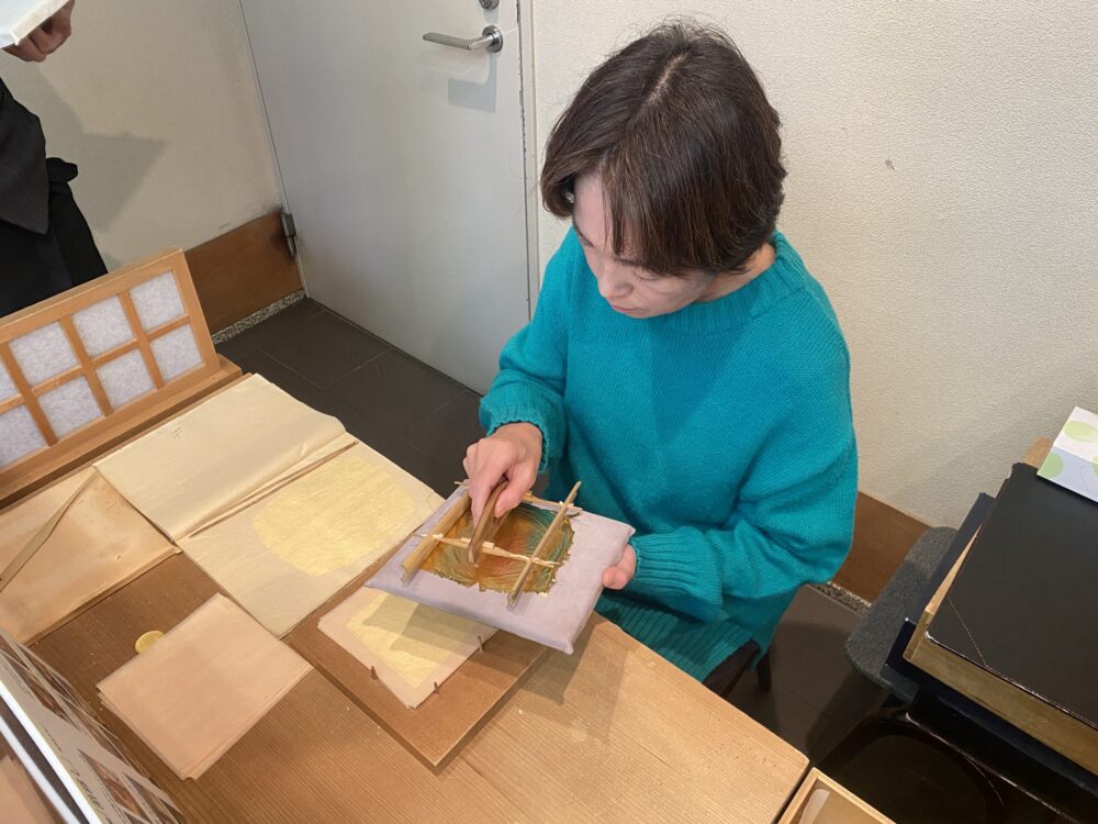 通訳ガイドが体験！金箔職人のマスタープラン 後編｜金沢・文化体験